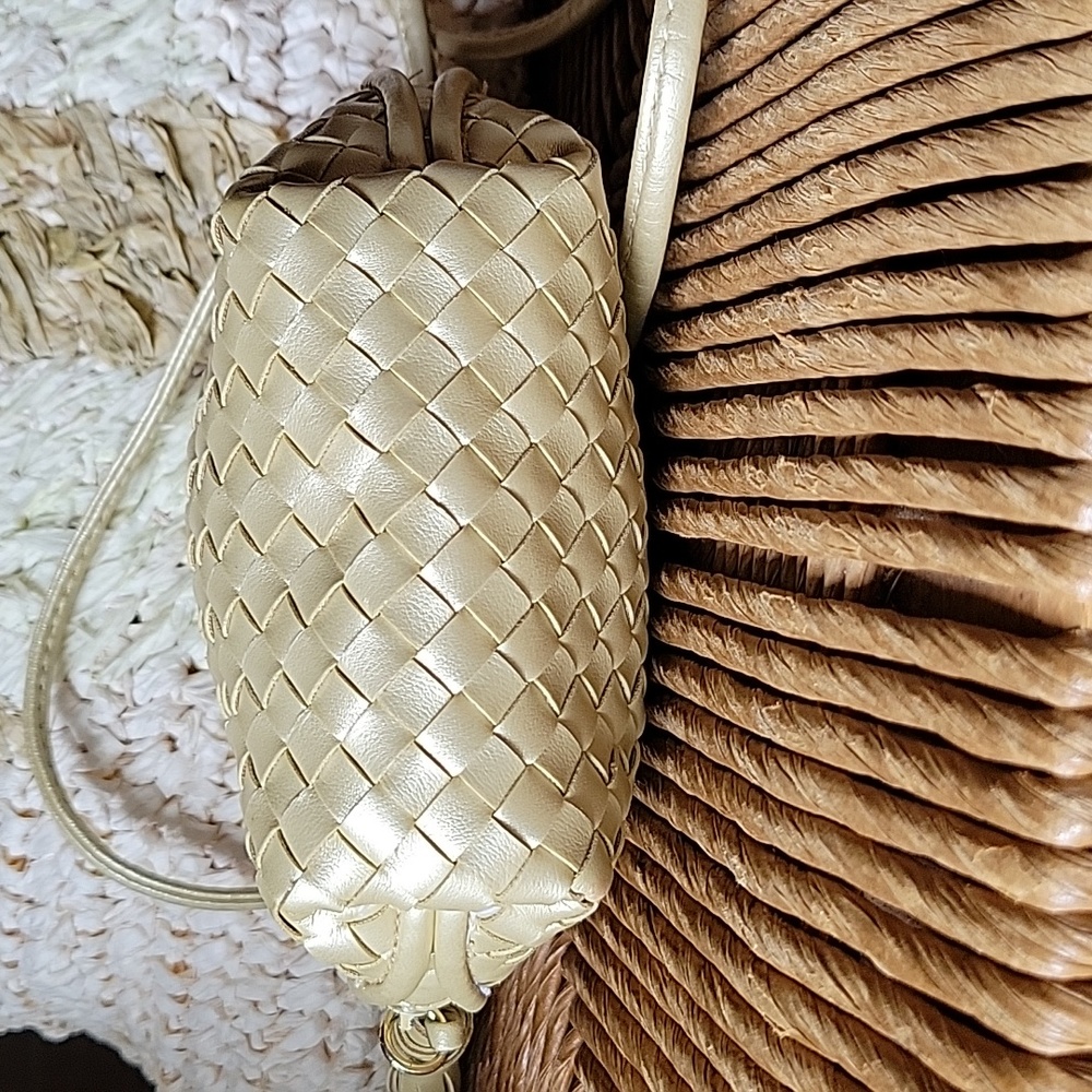 Evan Picone golden cream colored basket weave mini purse - Picture 6 of 13